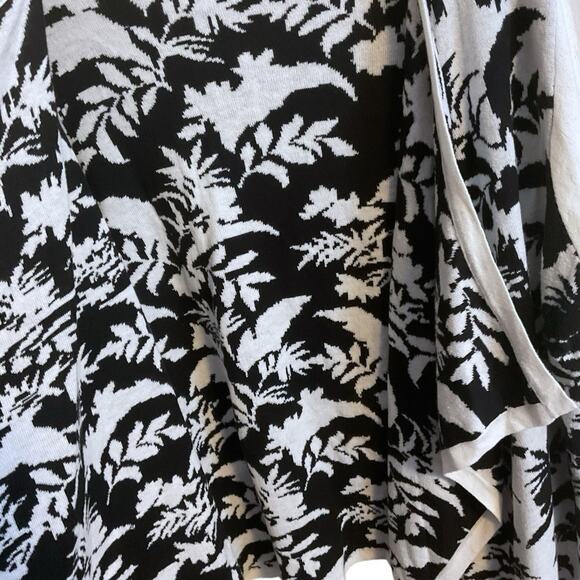 Cascading Open Cardigan Black & White Floral Pattern Size 3X (20-22) - Picture 5 of 8